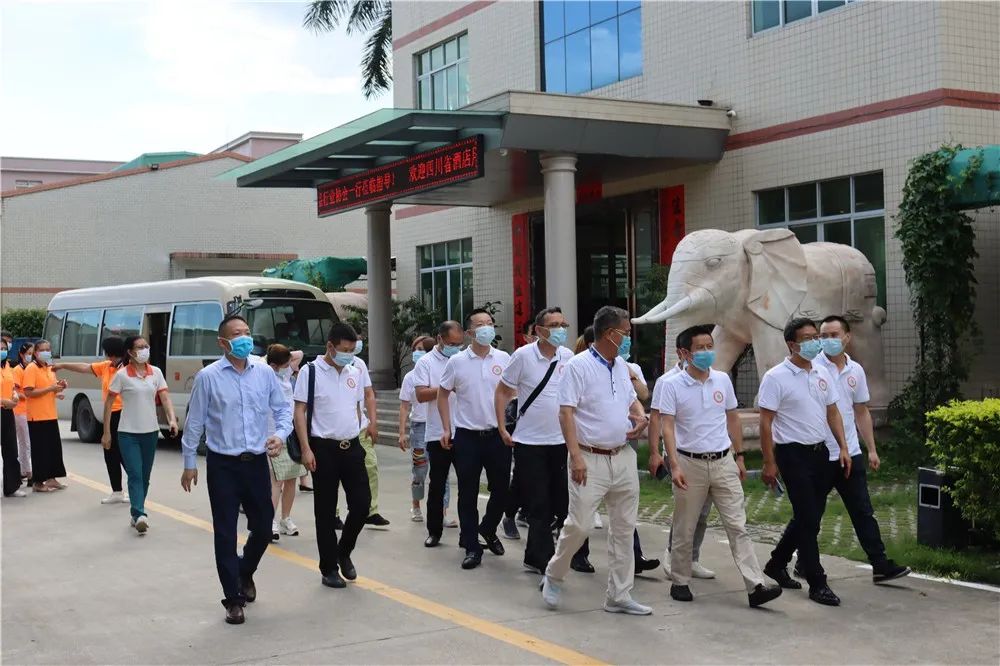 【賽思達烤箱】四川省酒店用品行業(yè)協(xié)會考察團蒞臨賽思達參觀指導(dǎo)