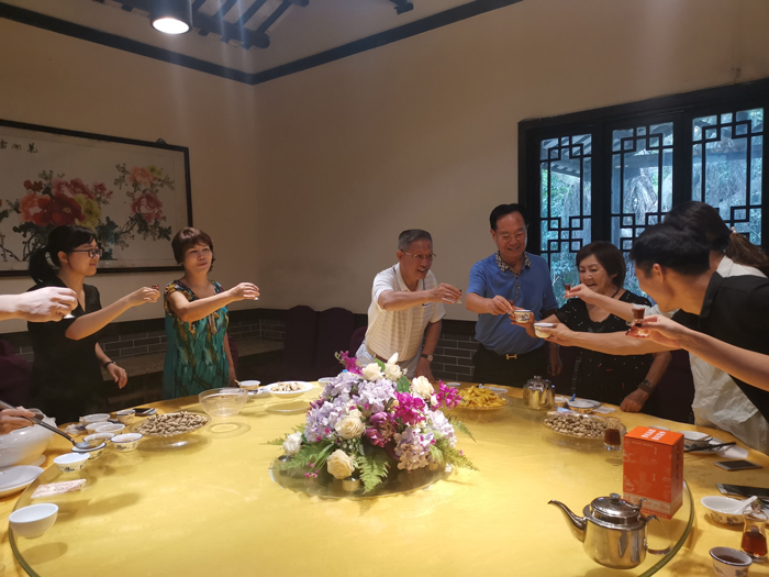 【賽思達烤箱】酒協(xié)一行訪農(nóng)莊，把盞言歡敘佳情