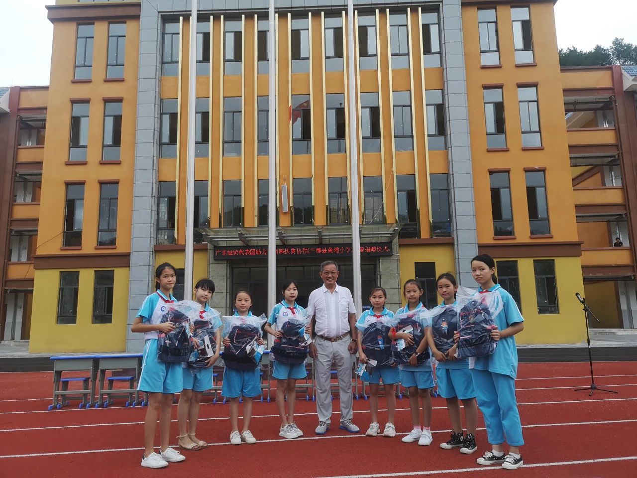 省酒協(xié)會長、賽思達董事長唐樹松先生赴貴州考察對接東西部扶貧協(xié)作工作